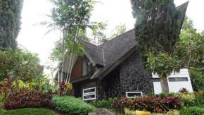 Batu Villa (3 Bed Rooms & just 2 min walk to Jatim Park 1)